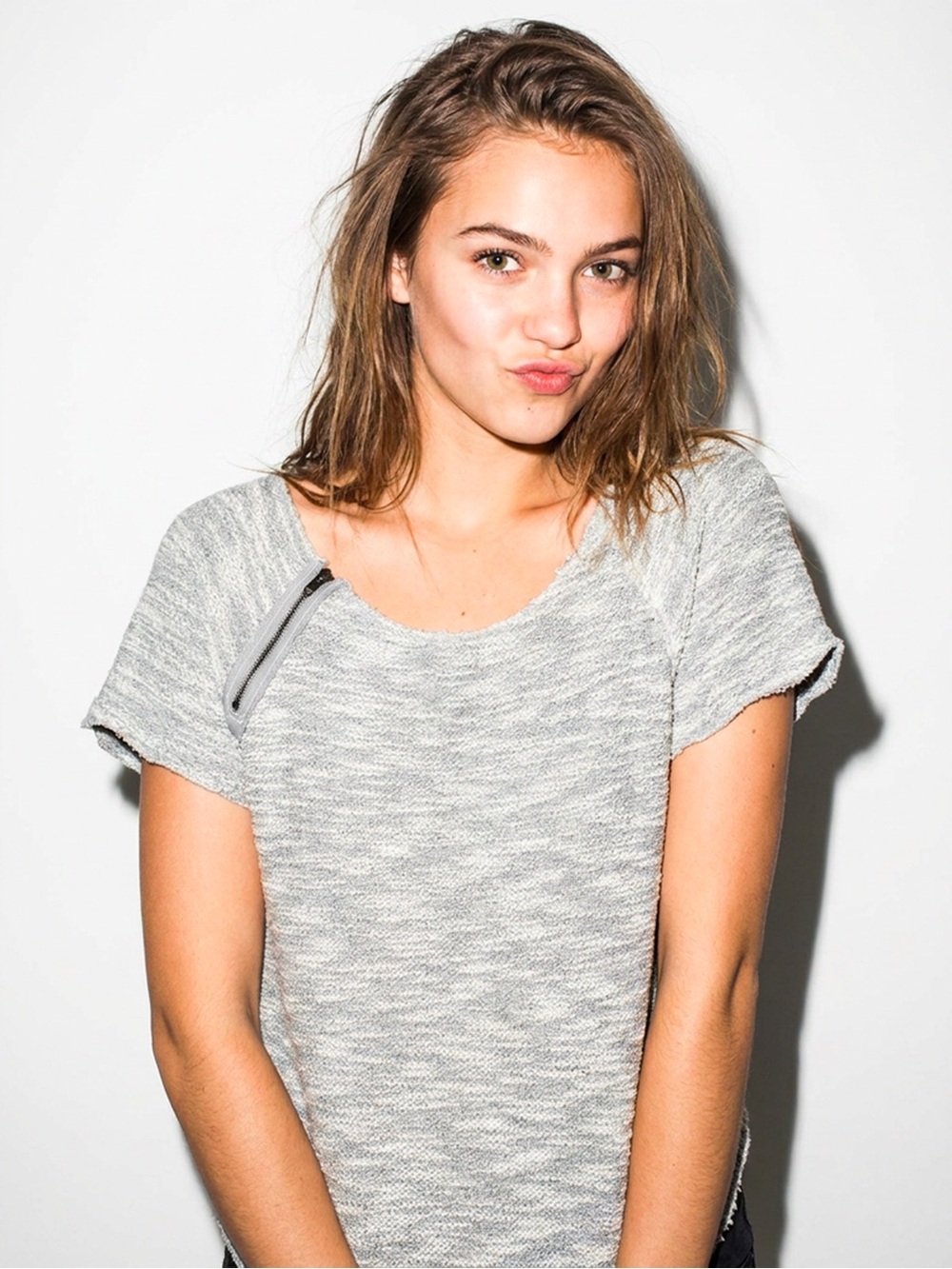 Vimmia Textured Short Sleeve Pullover Top Gray Raw Hem Zip Detail Approx M